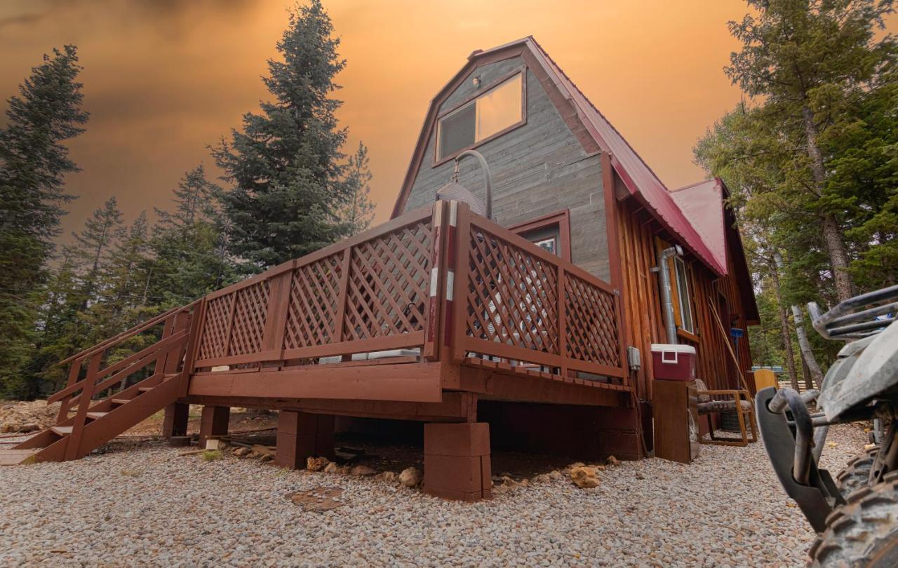 Charming Blue Farmhouse Cabin Duck Creek Village Exterior photo